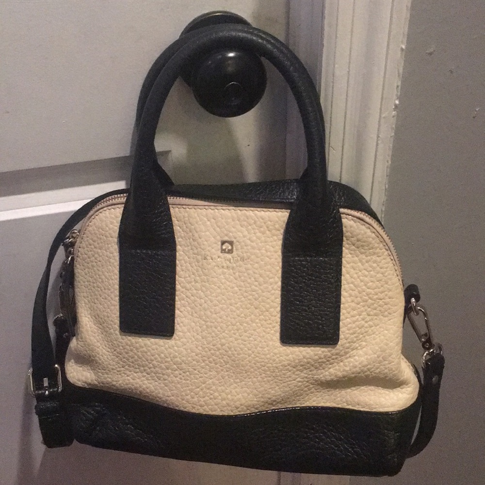 Kate spade adorable 9’ by 13’ shoulder bag